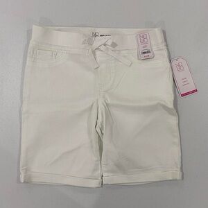 5/$25 No Boundaries White Bermudas with Classic Straight-Leg Cut